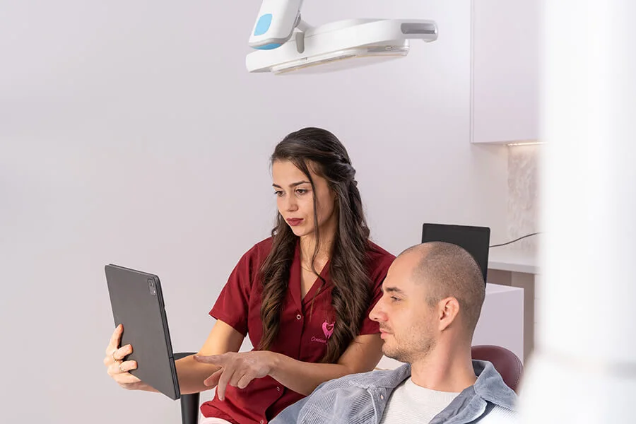 Dentist and patient looking at a zoomed-in image of patient's case